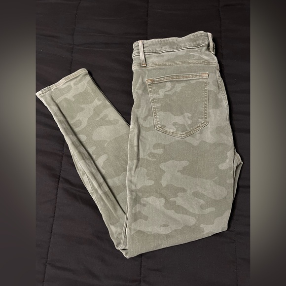 Sanctuary Social Standard Women’s Green Camo Skinny Jeans Size 32/14 - Picture 1 of 6